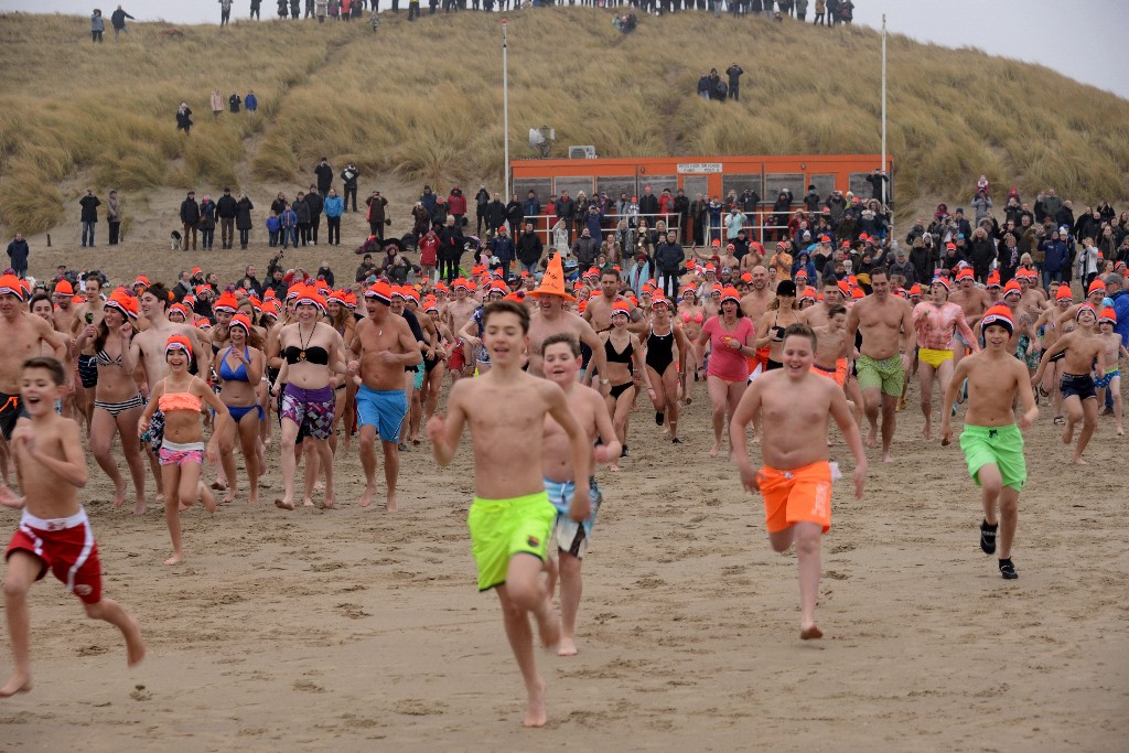 ../Images/Nieuwjaarsduik Nederzandt 2017 030.jpg